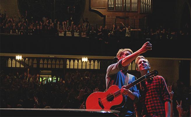 Ben Rector taking a selfie in Dimnent Chapel